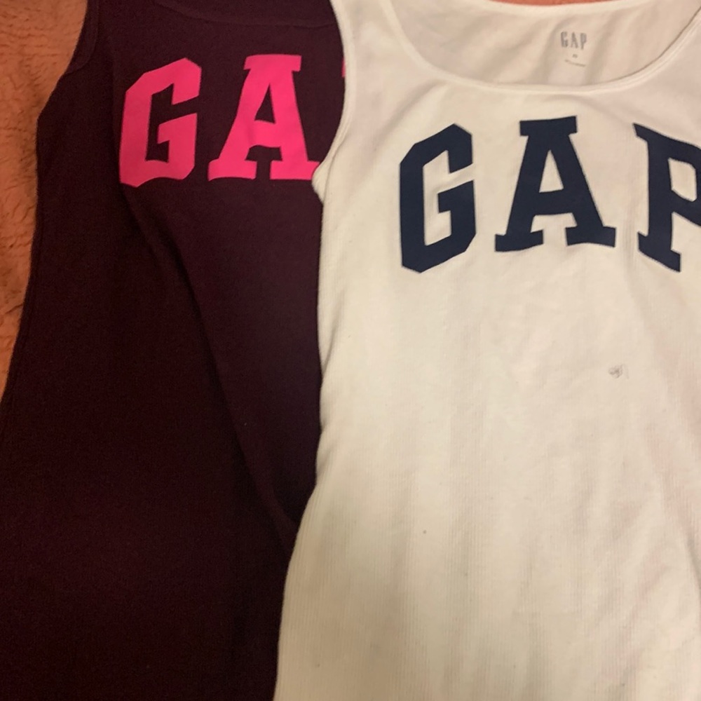 Selling GAP twin shirts are white with blue words and another shirt with pink